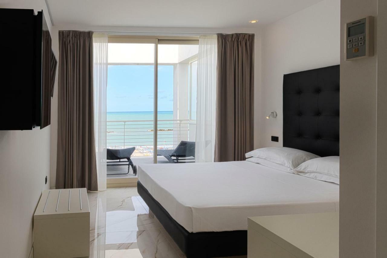 Deluxe Double Room Sea View,847243064:JPEG